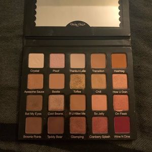 Violet Voss “Holy Grail” eyeshadow pallet